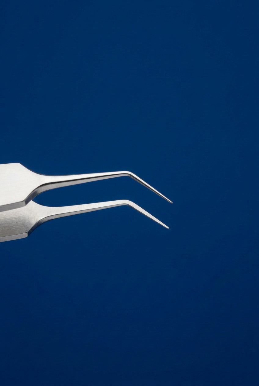 FF6643G Kelman–McPherson Forceps – Smooth Jaws – 7.5mm Long Platform – Angled – Long Handle with Haptic Groove