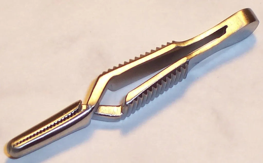 FF-6692 Dieffenbach Serrefine Forceps